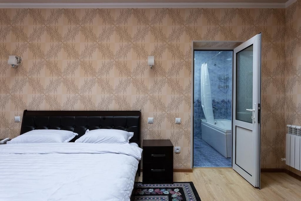 Basic Double Room, Private Bathroom (2)