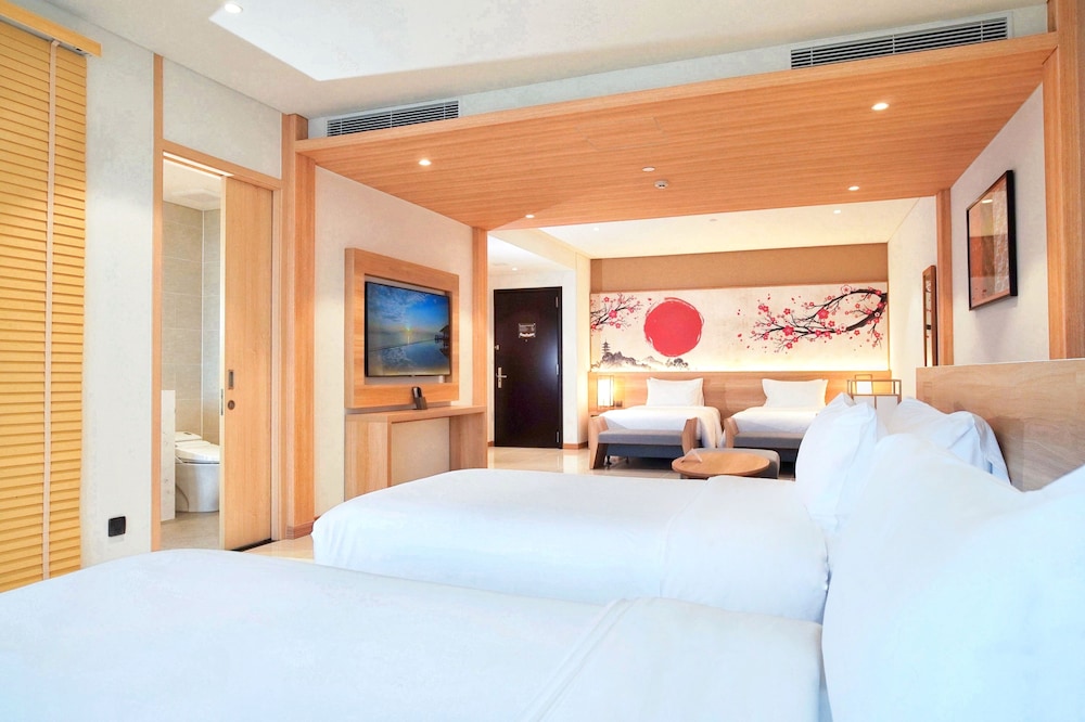Premium Family Panoramic Ocean View - Quad room, Onsen,  Water Park Inclusive photo 1