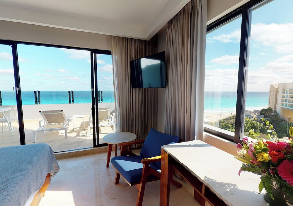 Family Suite with Terrace Ocean Front photo 3