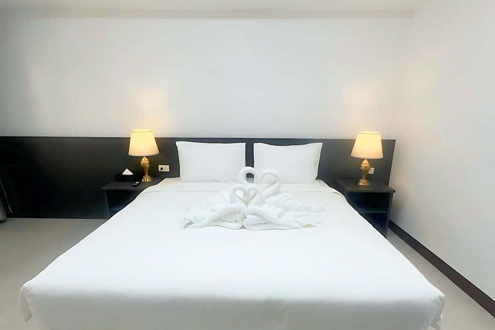 Deluxe Room, 1 King Bed - Photo 1