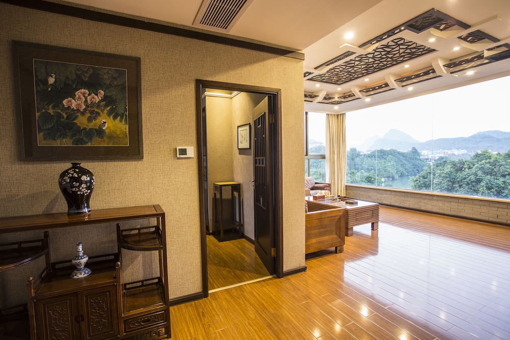 Penthouse with Lake View photo 1