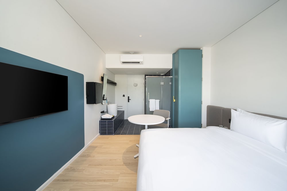 Standard Double Room - Photo 11