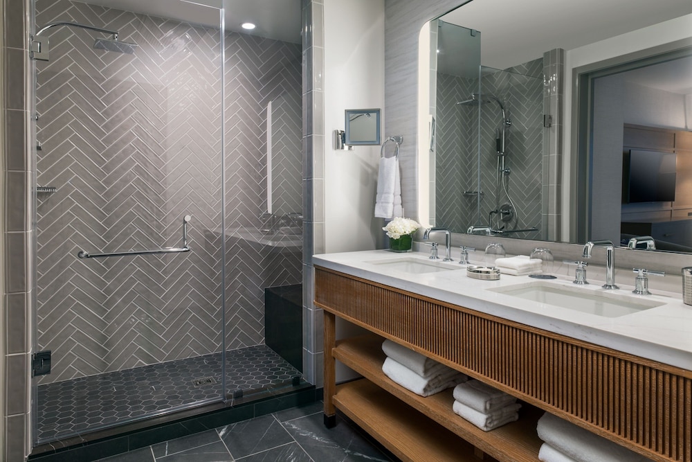 Executive Suite, 1 Bedroom - Photo 6