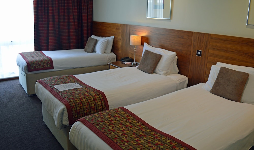 Standard Room, Multiple Beds, Non Smoking - Photo 4