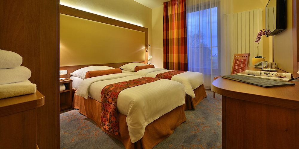 Double room with AIRCON photo 2