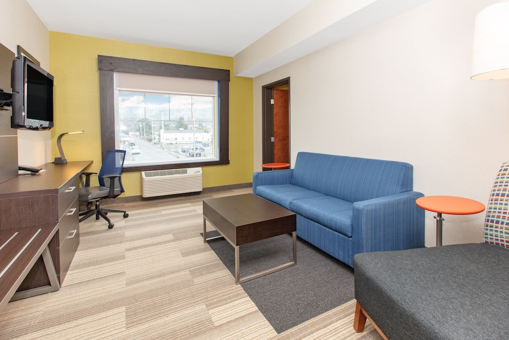 Suite, 1 King Bed, Jetted Tub (Additional Living Area) - Photo 1
