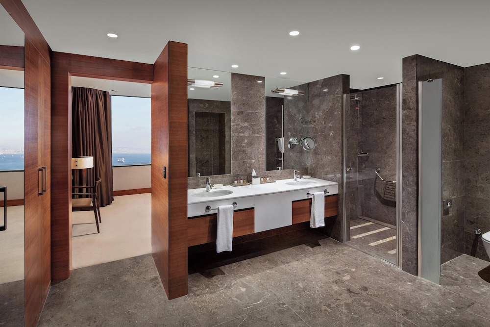Executive Suite, 1 King Bed, Sea View thumbnail 6
