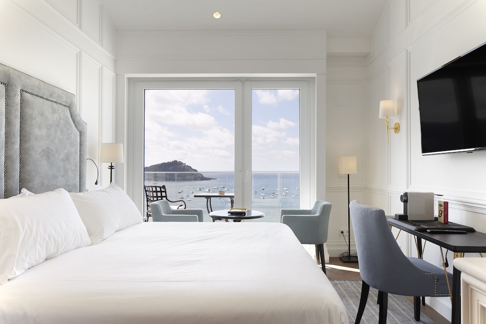 Double Room, Terrace (Bahía de la Concha) - Photo 3