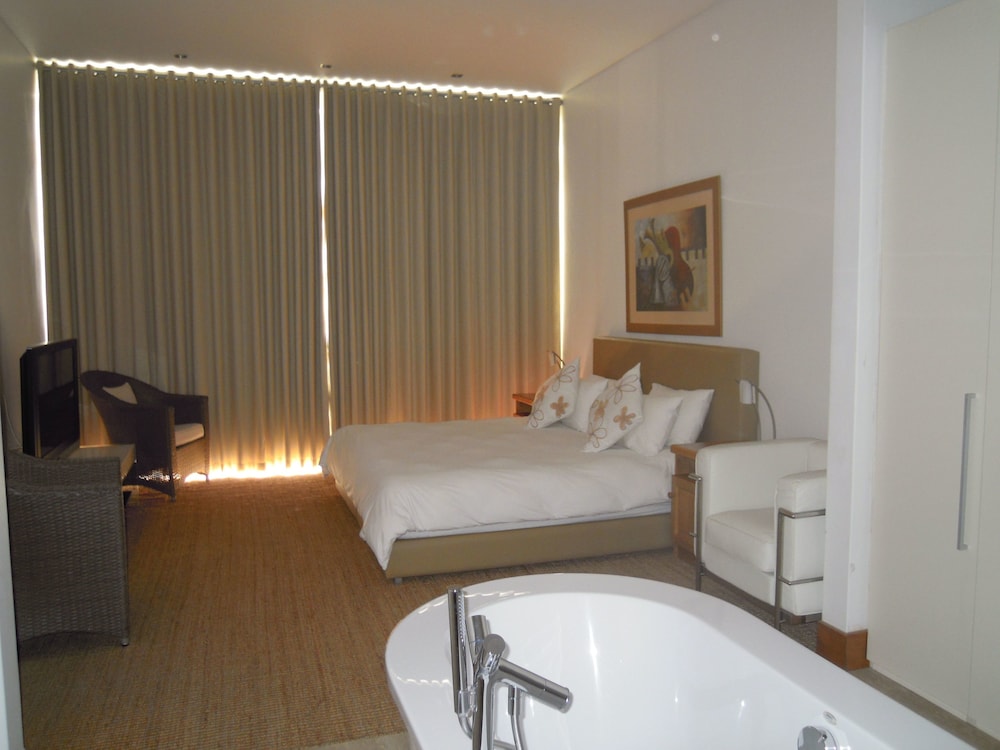 Luxury Apartment, 3 Bedrooms, Ocean View photo 2