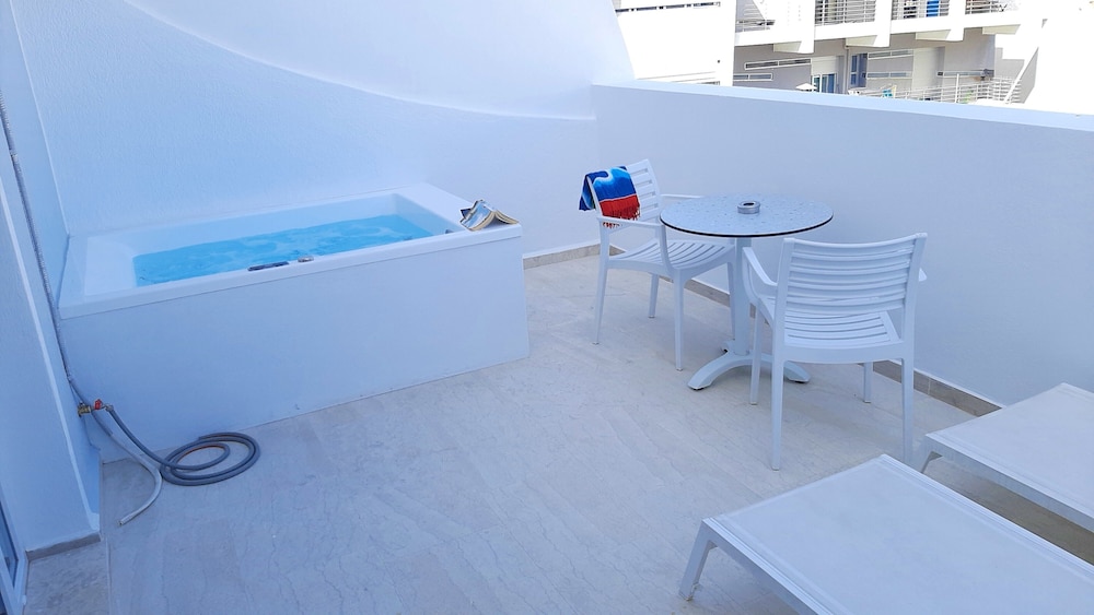 Superior Room Outdoor Jacuzzi Town View