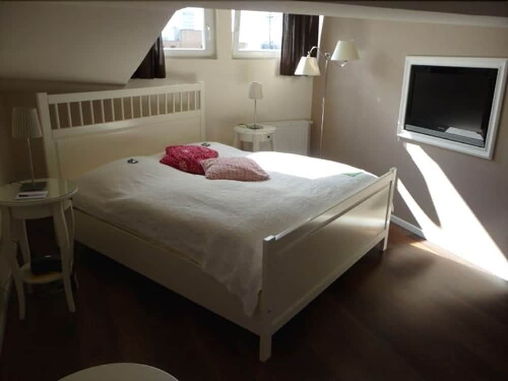 Standard Double Room - Photo 16