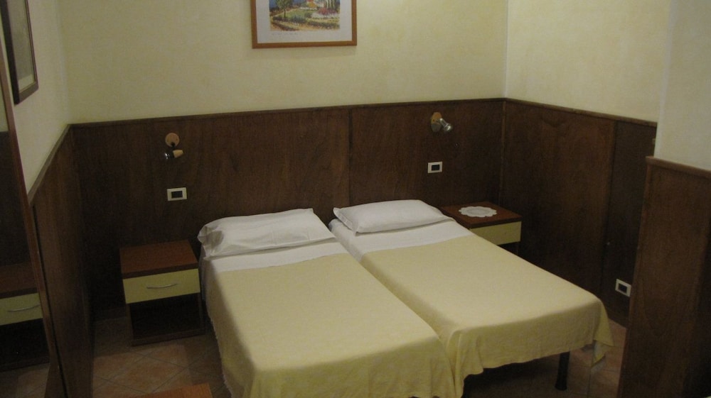 Double Room - Photo 2