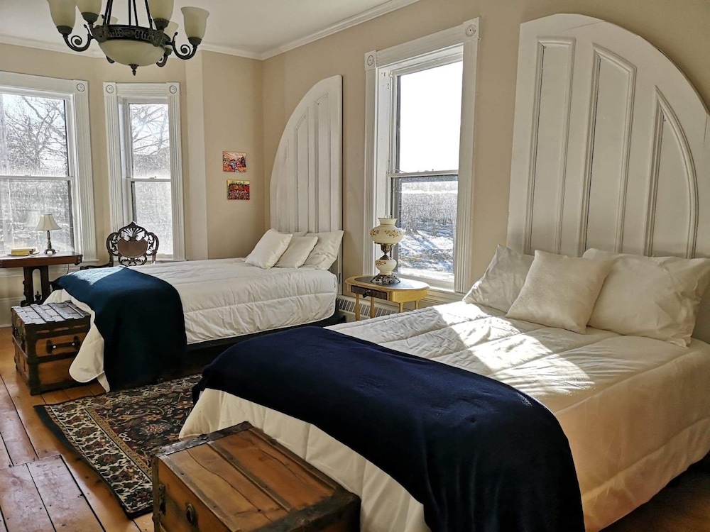 Classic Quadruple Room, 2 Double Beds, City View