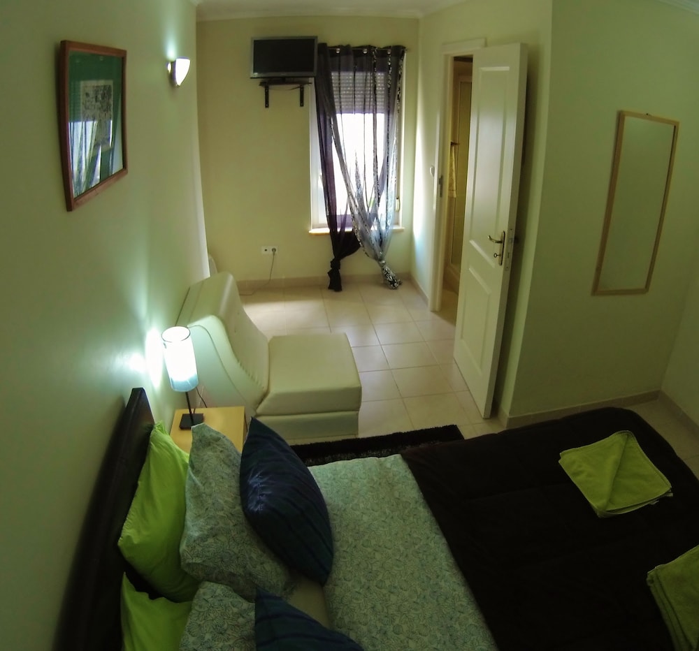 Double Room, Private Bathroom, Beachside photo 1