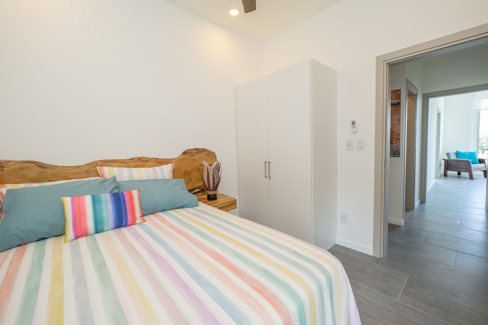 Luxury Condo, 2 Bedrooms, Ocean View (In Gated Community, 2 BDRM, 2 BTHRM) photo 3