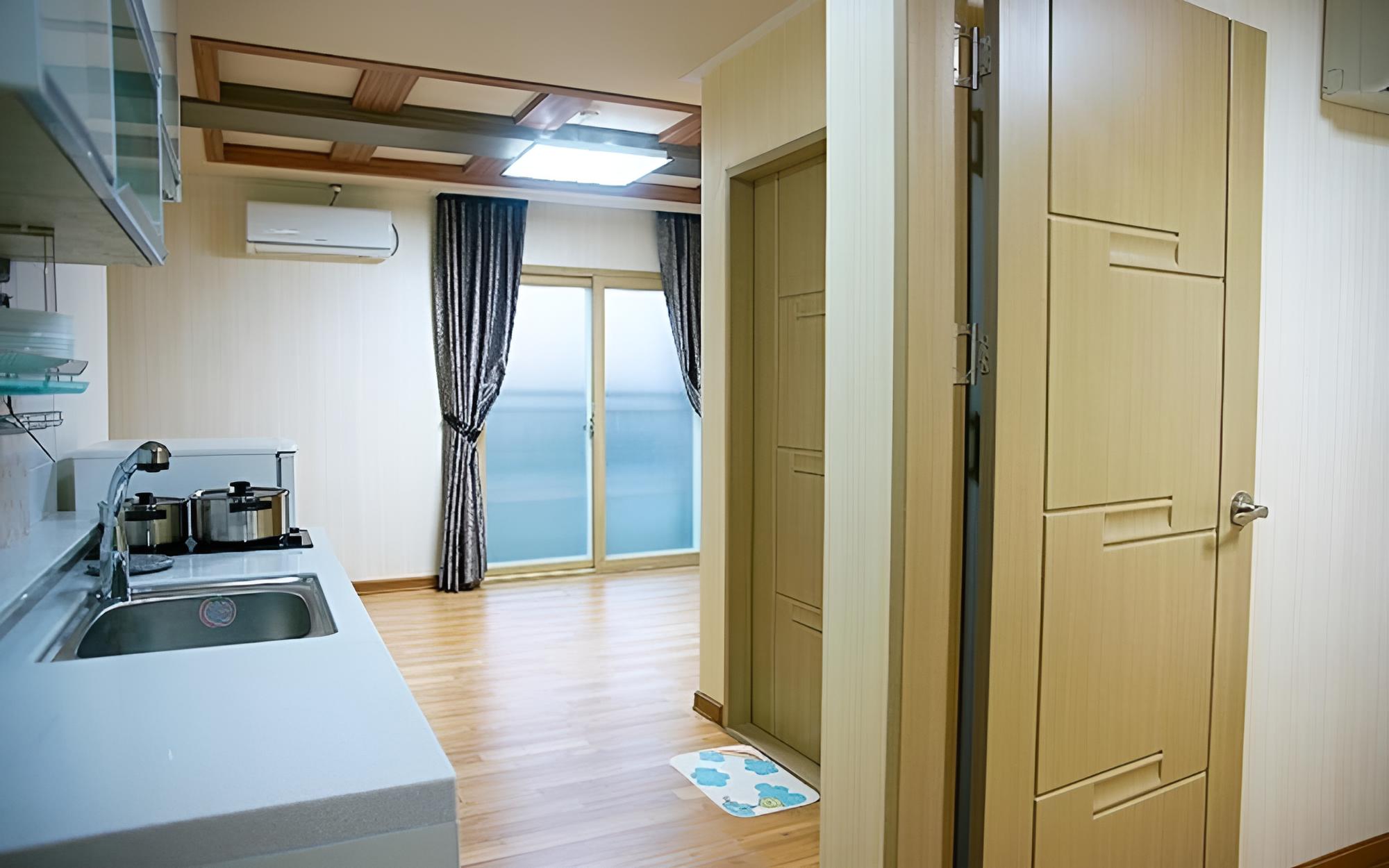 Room (46 m Two Room - Room 208) - Photo 4