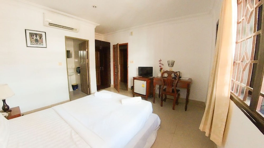 Superior Queen Room with Balcony Lanai - Photo 3