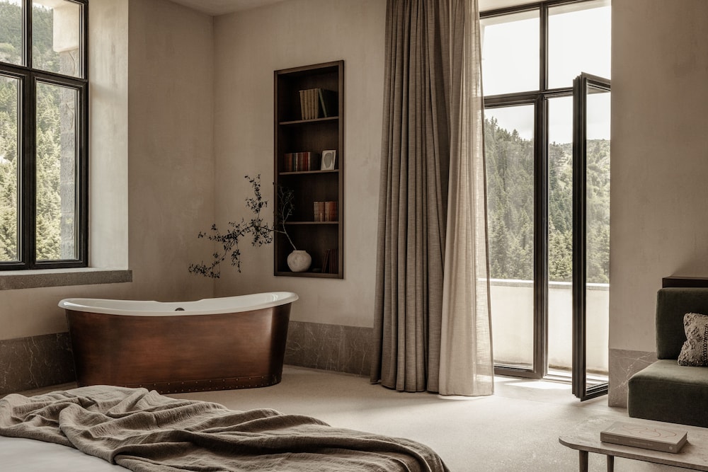 Suite (The Manna Suite) photo 2
