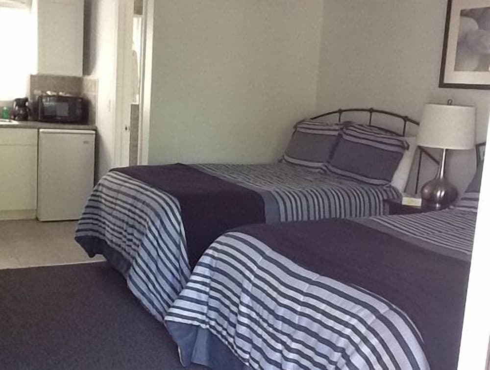 Room, 2 Double Beds photo 2