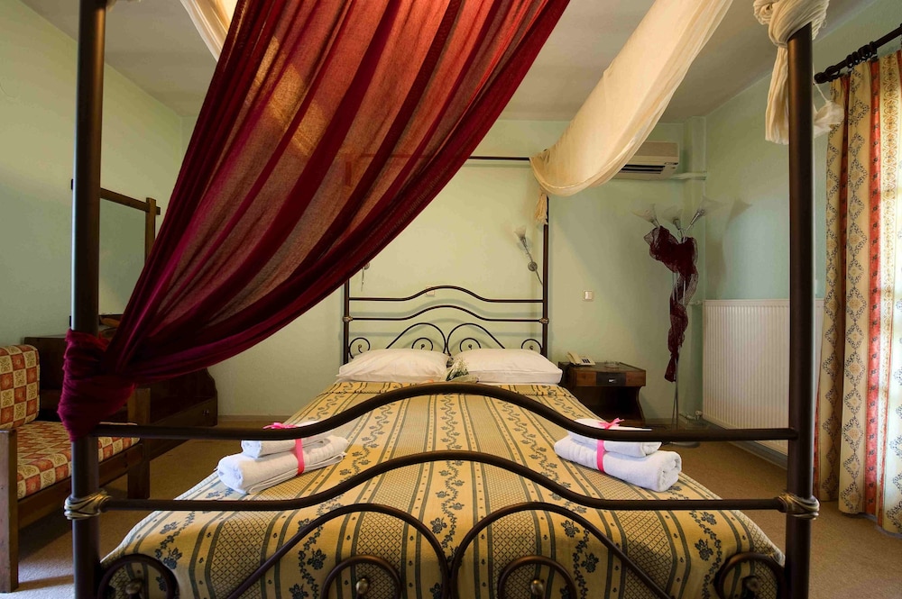 Double or Twin Room, Smoking