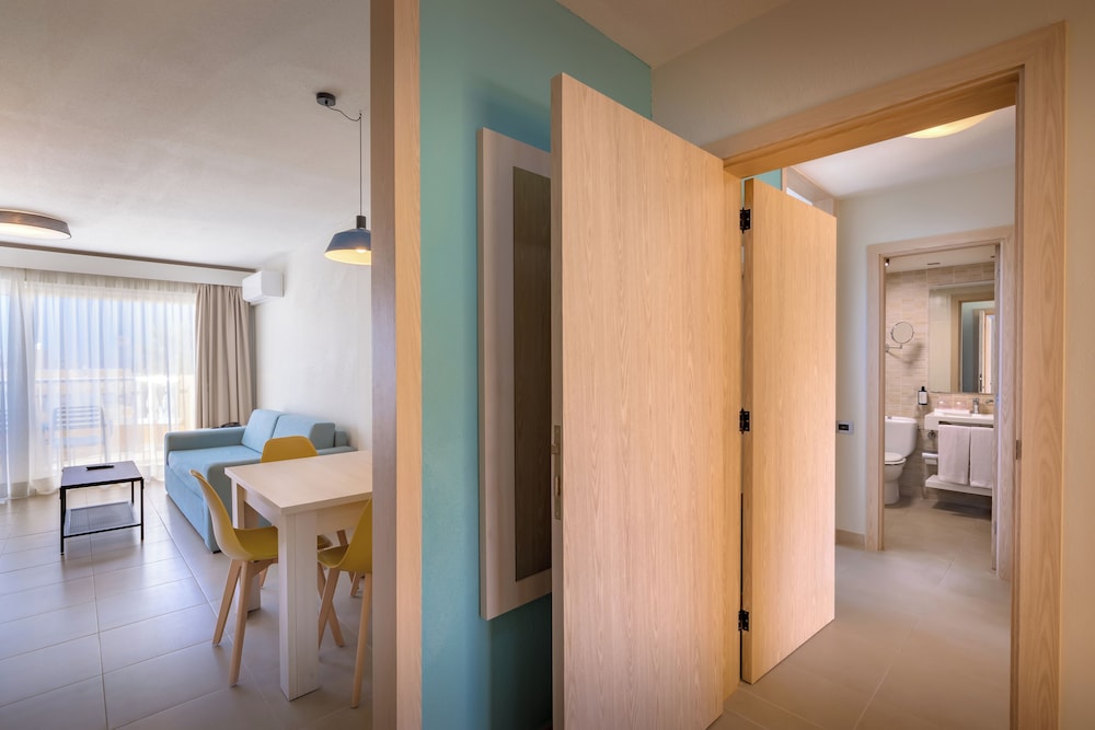 Family Apartment (4 Adults + 4 Children)