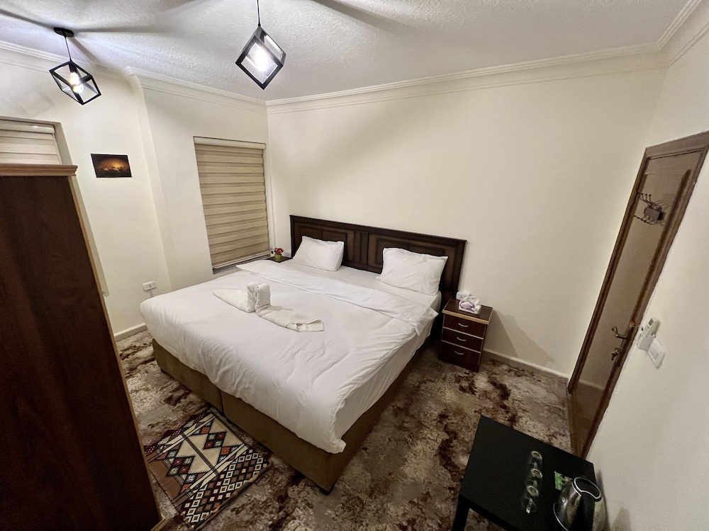 Standard Double Room - Photo 9