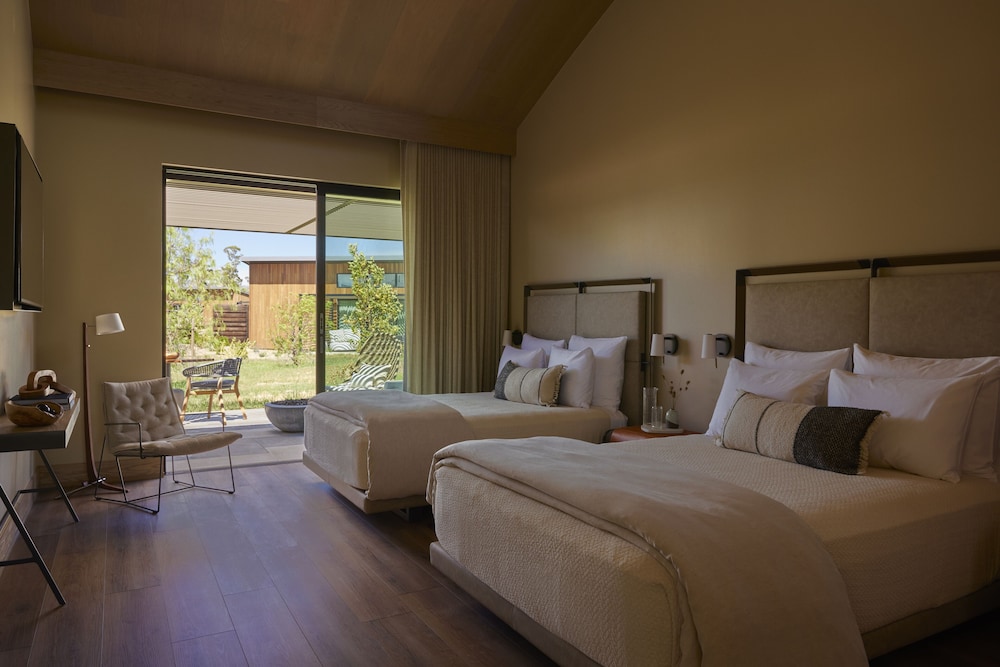 Suite, Multiple Beds (Rambler, One King and Two Queen Beds) - Photo 2