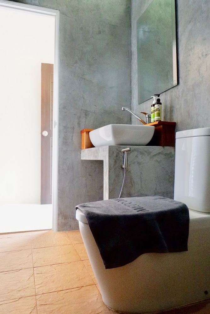 Basic Double Room - Photo 17