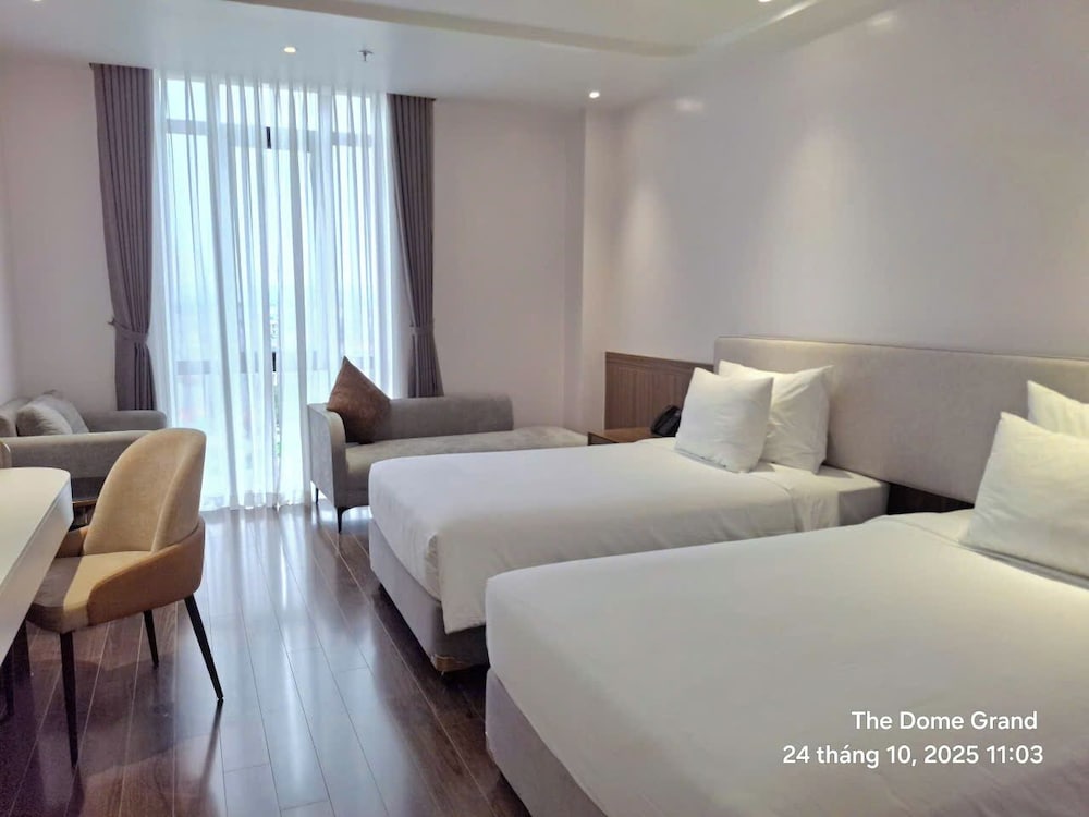 Deluxe Twin Room, City View photo 3