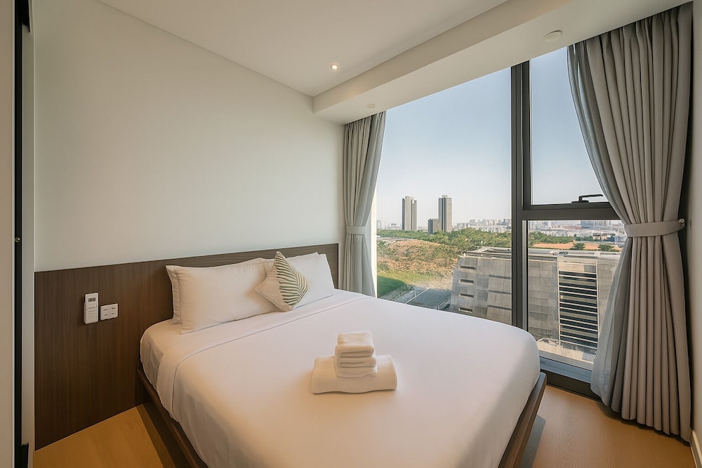 Royal Apartment, 2 Bedrooms, Balcony, City View photo 2