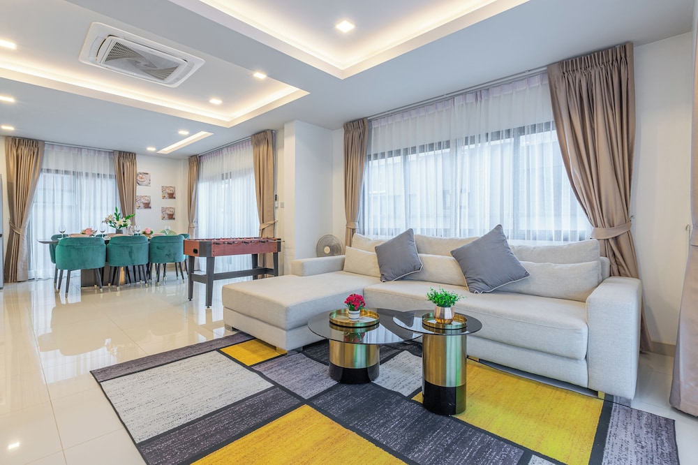 Luxury Villa, 4 Bedrooms, Non Smoking, Terrace photo 3