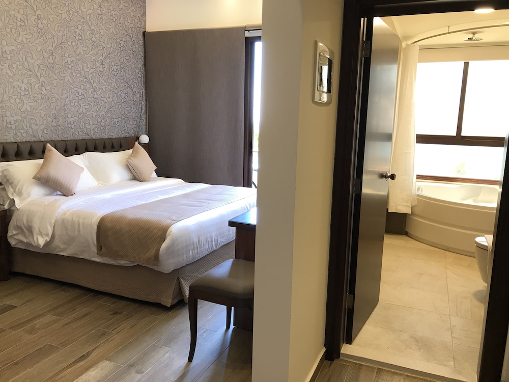 Premium Room, 1 King Bed