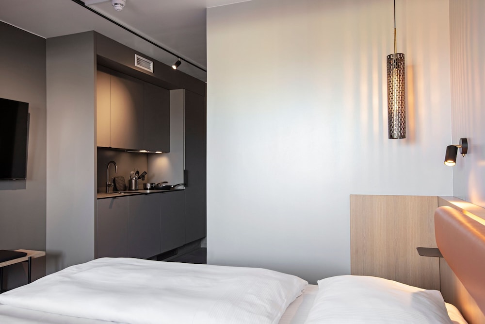 Studio, 1 King Bed - Photo 2