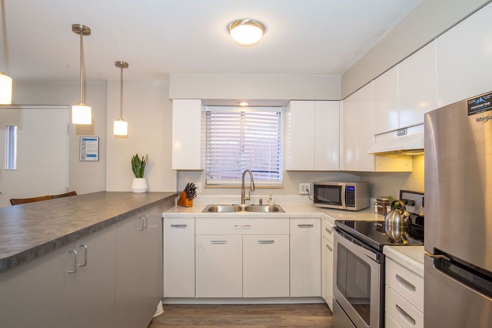 Condo, 1 Queen Bed with Sofa bed, Patio, Garden View (220 Peterson St Unit 2) photo 2