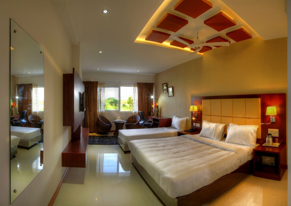 Standard Triple Room, City View photo 1