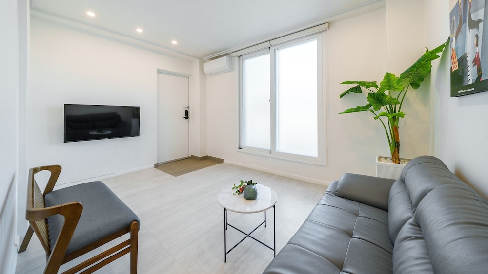 Basic Room, 1 Bedroom (102(Private BBQ))
