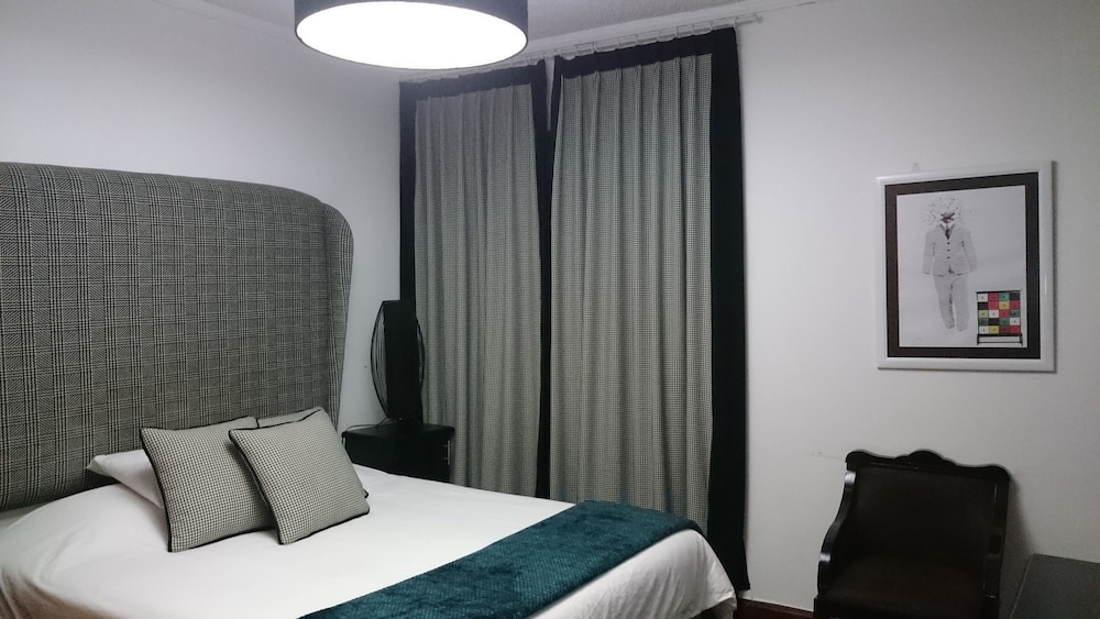 Signature Room, 1 Queen Bed, Private Bathroom photo 2