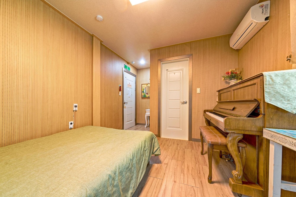 Basic Room, 1 Bedroom (205) photo 3