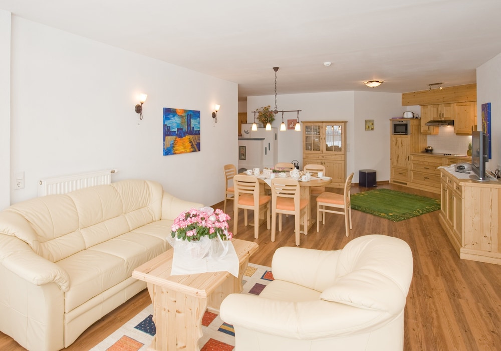 Apartment, 2 Bedrooms, Balcony, Mountain View photo 1