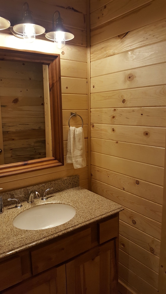 Unit F-2 Bedroom Deluxe with washer/dry photo 2