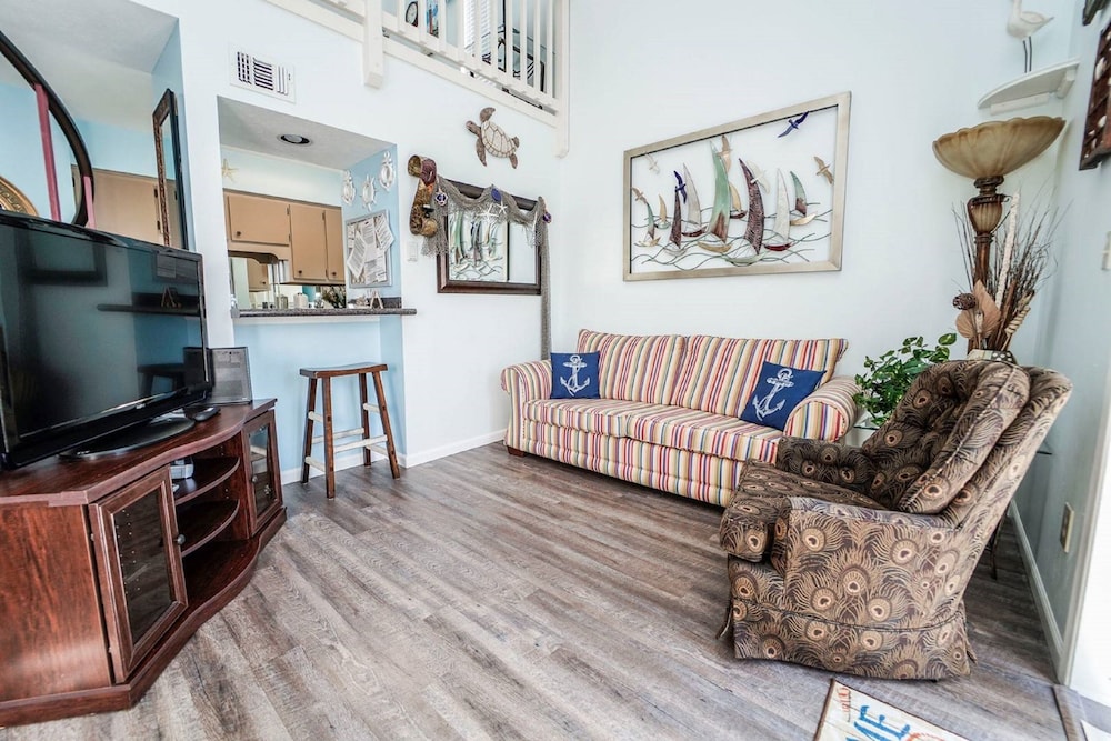 Condo, 2 Bedrooms, Pool View (E18)