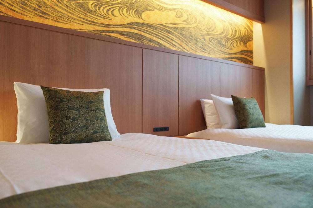 Deluxe Room, 2 Double Beds, Non Smoking, Bathtub,Ceiling height 3m(with Single Sofabed) - Photo 7