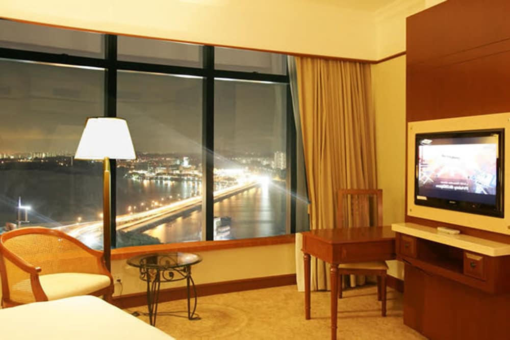 Premier Suite, 1 King Bed photo 3