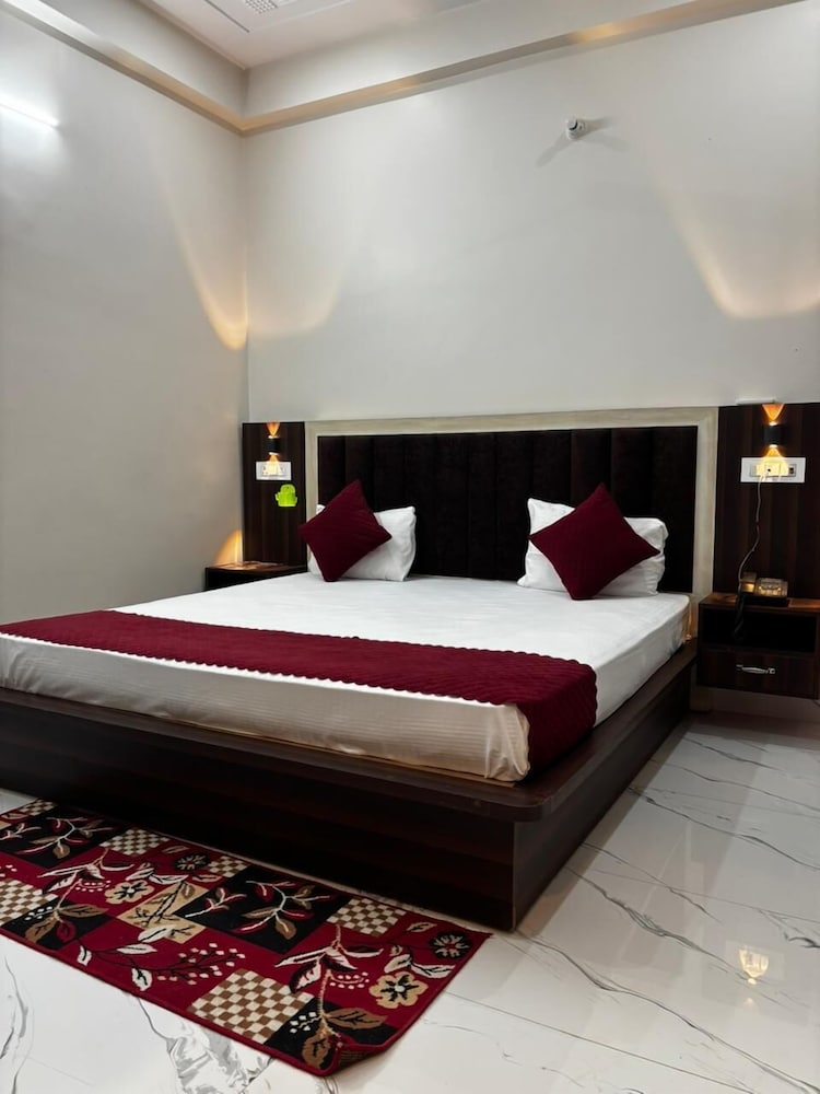 Deluxe Double Room, City View