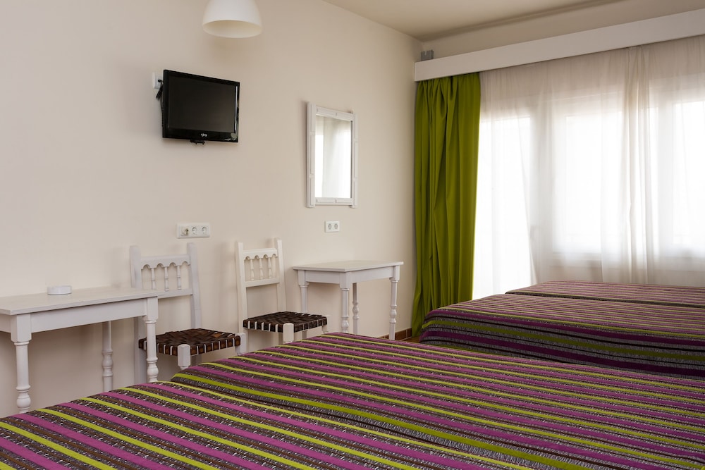 Quadruple Room - Photo 2