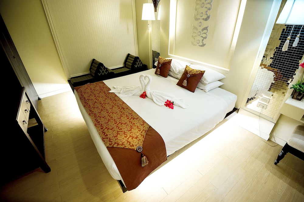 One Bedroom Suite - Photo 5