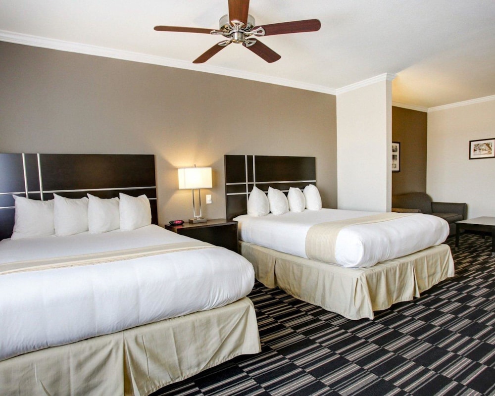 Suite, Multiple Beds, Accessible, Non Smoking photo 3