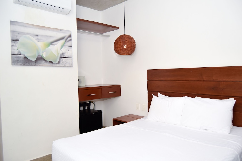Superior Room, 1 Queen Bed - Photo 12