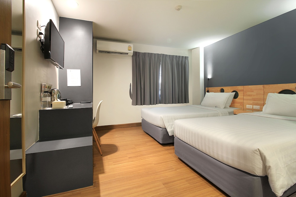Standard Twin Room With Windows photo 2