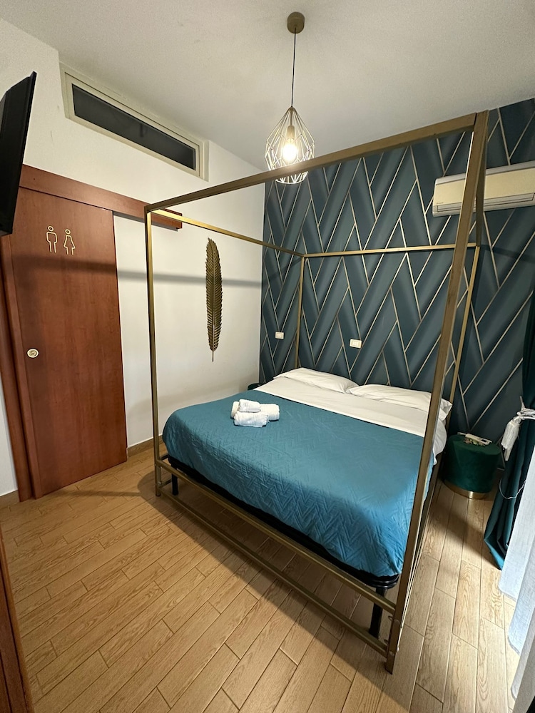 Double Room, 1 Queen Bed, Balcony, Partial Sea View
